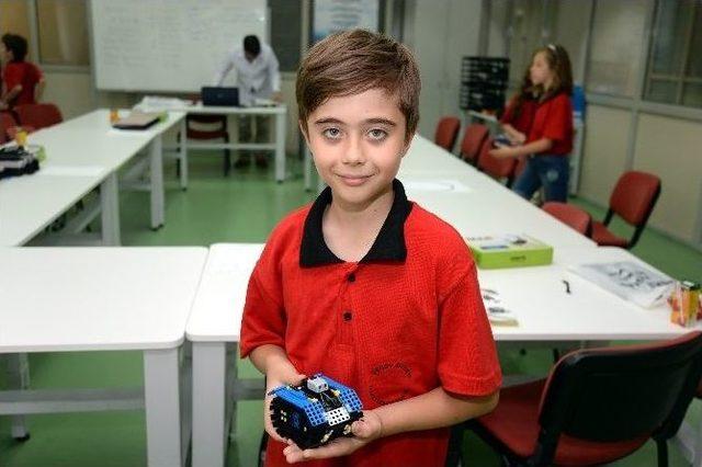 Geleceğin M&uuml;hendisleri Sertifikalarını Aldı 2