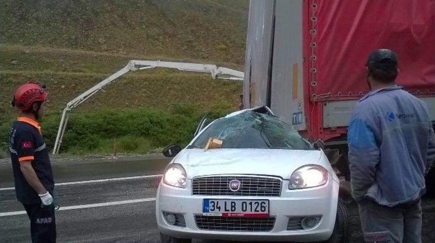 Erzincan&rsquo;da Trafik Kazası: 1 &Ouml;l&uuml;, 3 Yaralı