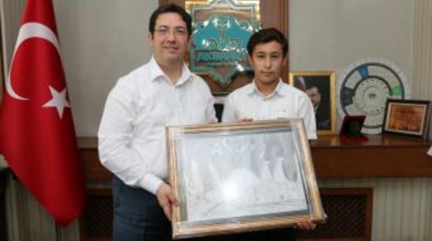 D&uuml;nya Şampiyonu K&uuml;&ccedil;&uuml;k Ressamdan Yazgı'ya Ziyaret