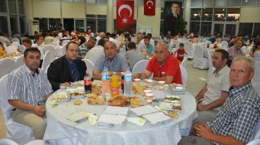 Akhisar Sebzeciler, Meyveciler Ve Seyyar Satıcılar Odası'ndan İftar