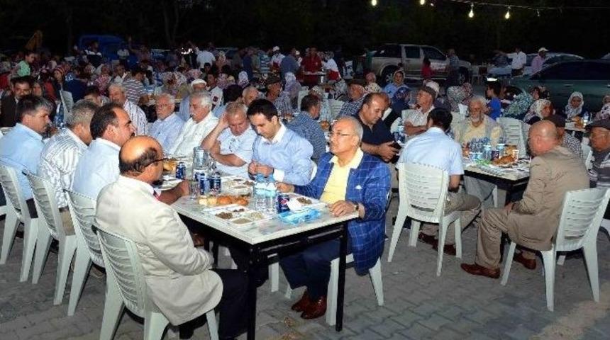 Başkan Kocamaz G&uuml;lnar'da Anma T&ouml;renine Katıldı