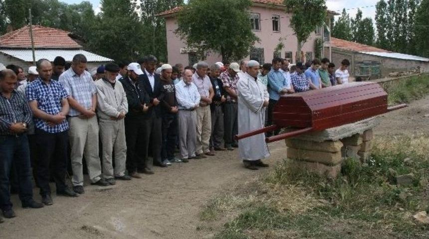 Minik Medine Yozgat&rsquo;ta G&ouml;zyaşları Arasında Toprağa Verildi