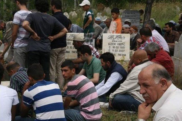 Minik Medine Yozgat’ta Gözyaşları Arasında Toprağa Verildi