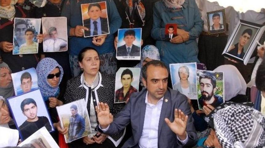 İ&ccedil;ten&rsquo;den Oturma Eylemi D&uuml;zenleyen Ailelere Ziyaret