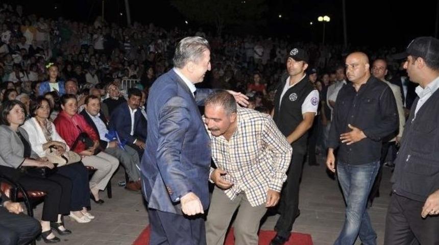 Fatih Kısaparmak Toptan&rsquo;ın Elini &Ouml;pmeye &Ccedil;alıştı