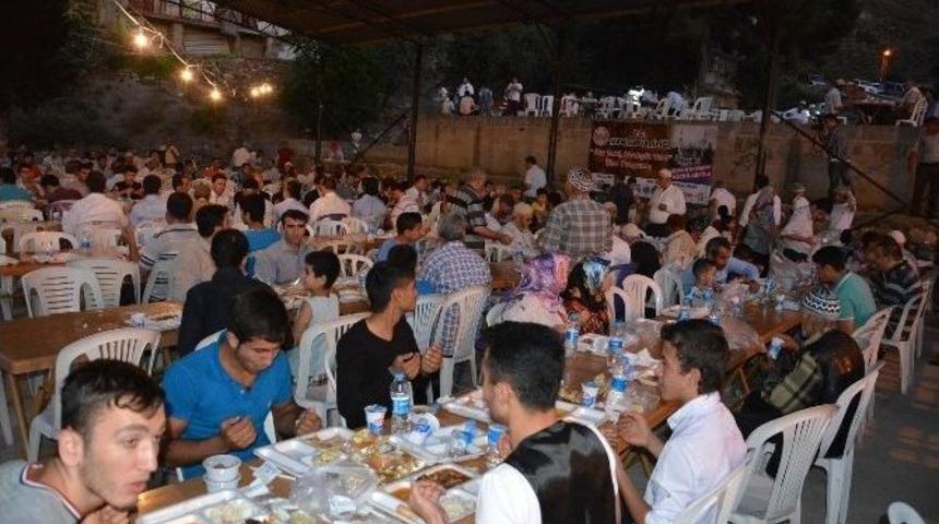 Vali Bektaş Adnan Menderes&rsquo;te İftar A&ccedil;tı