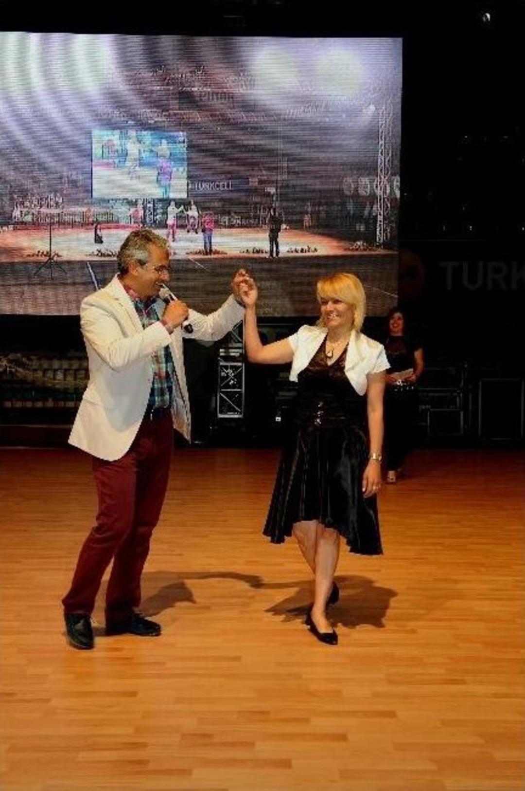 Karşıyaka Sanatta D&uuml;nyaya A&ccedil;ılıyor