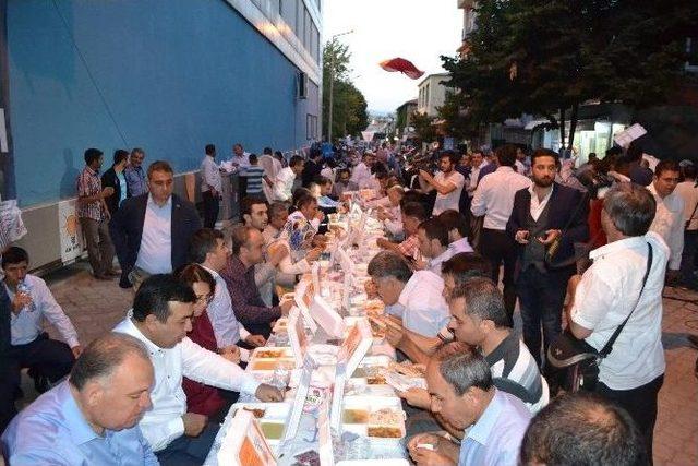 Ak Parti'den Geniş Katılımlı İftar