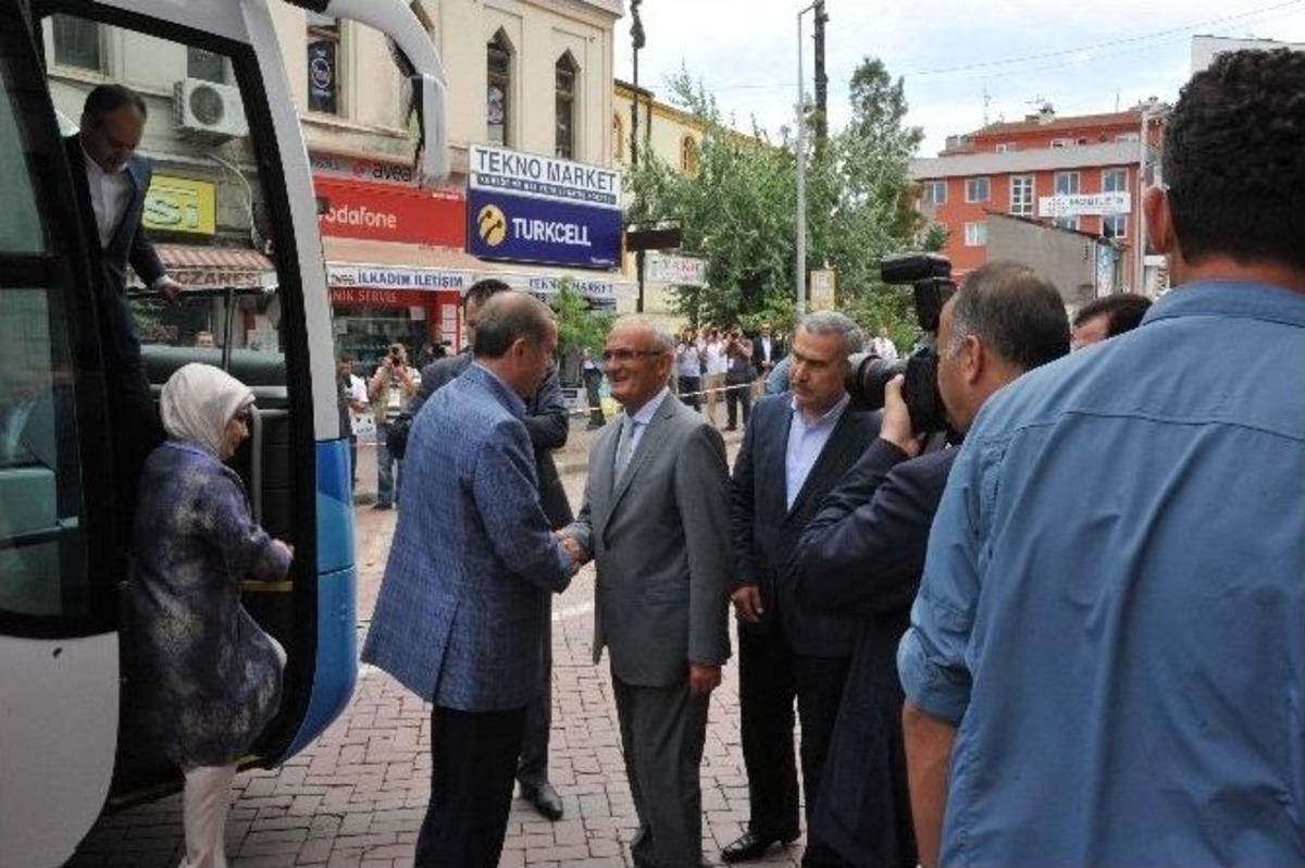 Başbakan Erdoğan B&uuml;y&uuml;kşehir Belediyesi&rsquo;ni Ziyaret Etti