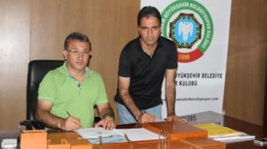 Diyarbakır B&uuml;y&uuml;kşehir Belediyespor&rsquo;da Alt Yapı K&uuml;&ccedil;&uuml;kbayrak&rsquo;a Emanet
