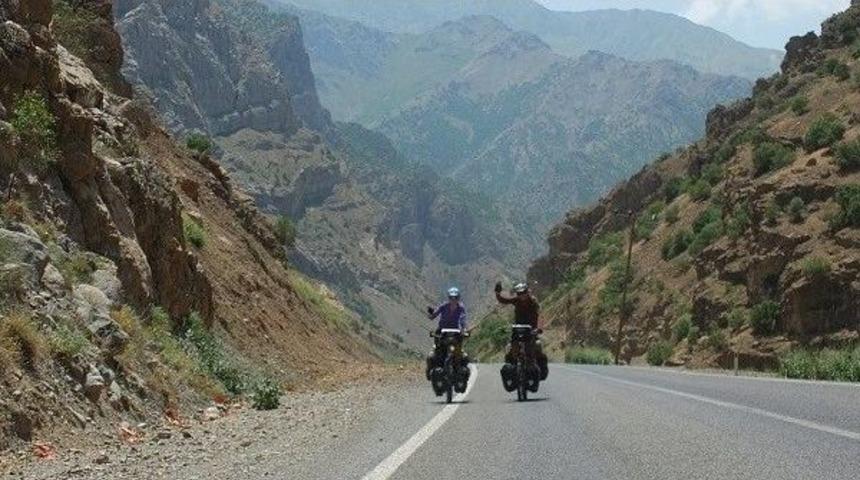 Hollanda&rsquo;dan Hakkari&rsquo;ye Pedal &Ccedil;evirerek Geldiler