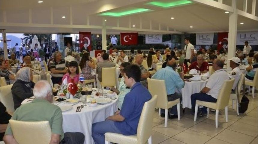 Kuşadaı Hlc'den Şehit Aileleri Ve Gazilere İftar Yemeği