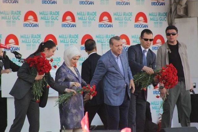 Başbakan Erdoğan'a Eskortluk Eden Helikopterler Atlı Ekibi Korkuttu