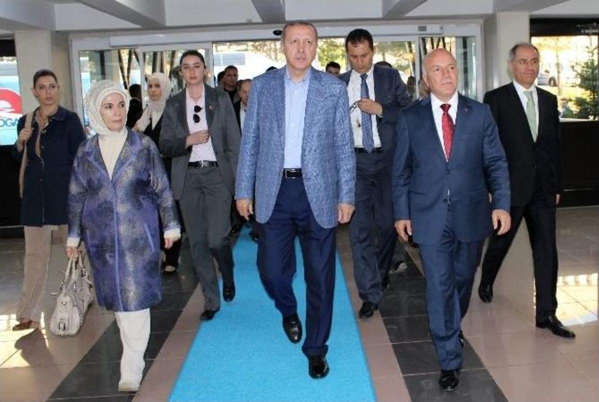Başbakan Erdoğan, Erzurum B&uuml;y&uuml;kşehir Belediyesi'ni Ziyaret Etti