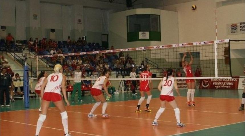 Bayan Voleybol Milli Takımı Finalde