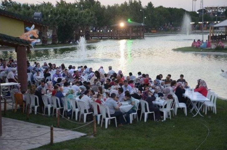 Ak Parti Akhisar İlçe Teşkilatından İftar G1