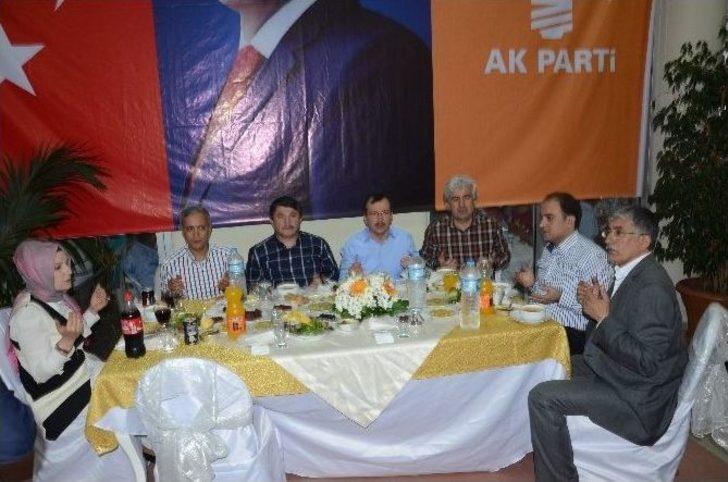 Ak Parti Akhisar İlçe Teşkilatından İftar G3