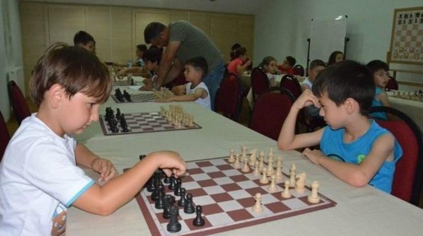Miniklerden Satranca Büyük İlgi