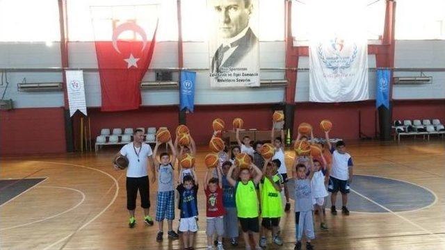 Akçakoca Yaz Spor Okullarında Basketbol Rüzgarı