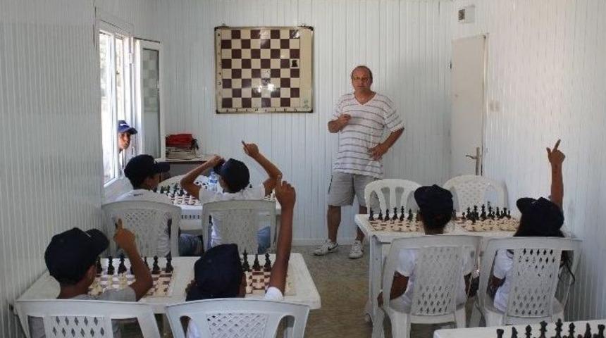 Urla'nın Roman Mahallesi&rsquo;nde Satran&ccedil; Kursu Başladı!