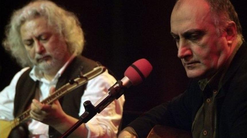 Aşık Veysel'de Kaçmaz İkili!