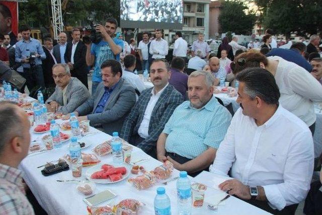 Ak Parti den Dev İftar 1