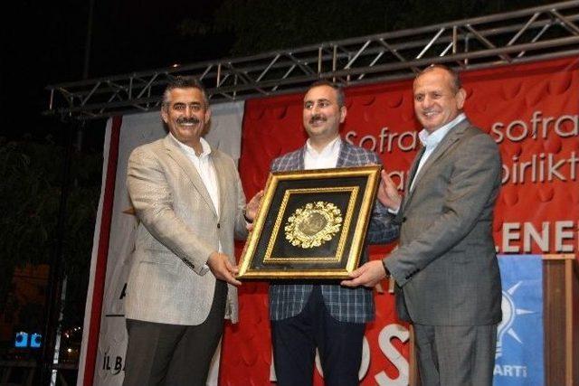 Ak Parti den Dev İftar 2