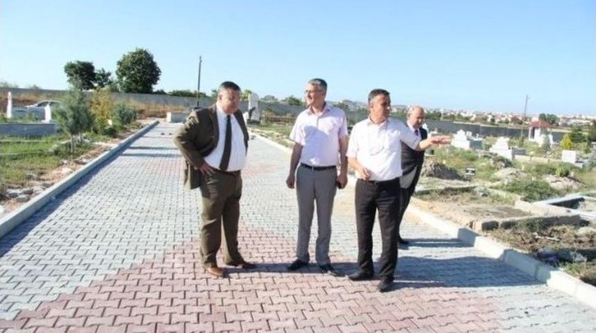 Kırklareli&rsquo;de Bayram Hazırlıkları Mezarlıklarda S&uuml;r&uuml;yor