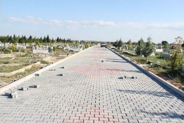 Kırklareli&rsquo;de Bayram Hazırlıkları Mezarlıklarda S&uuml;r&uuml;yor 1