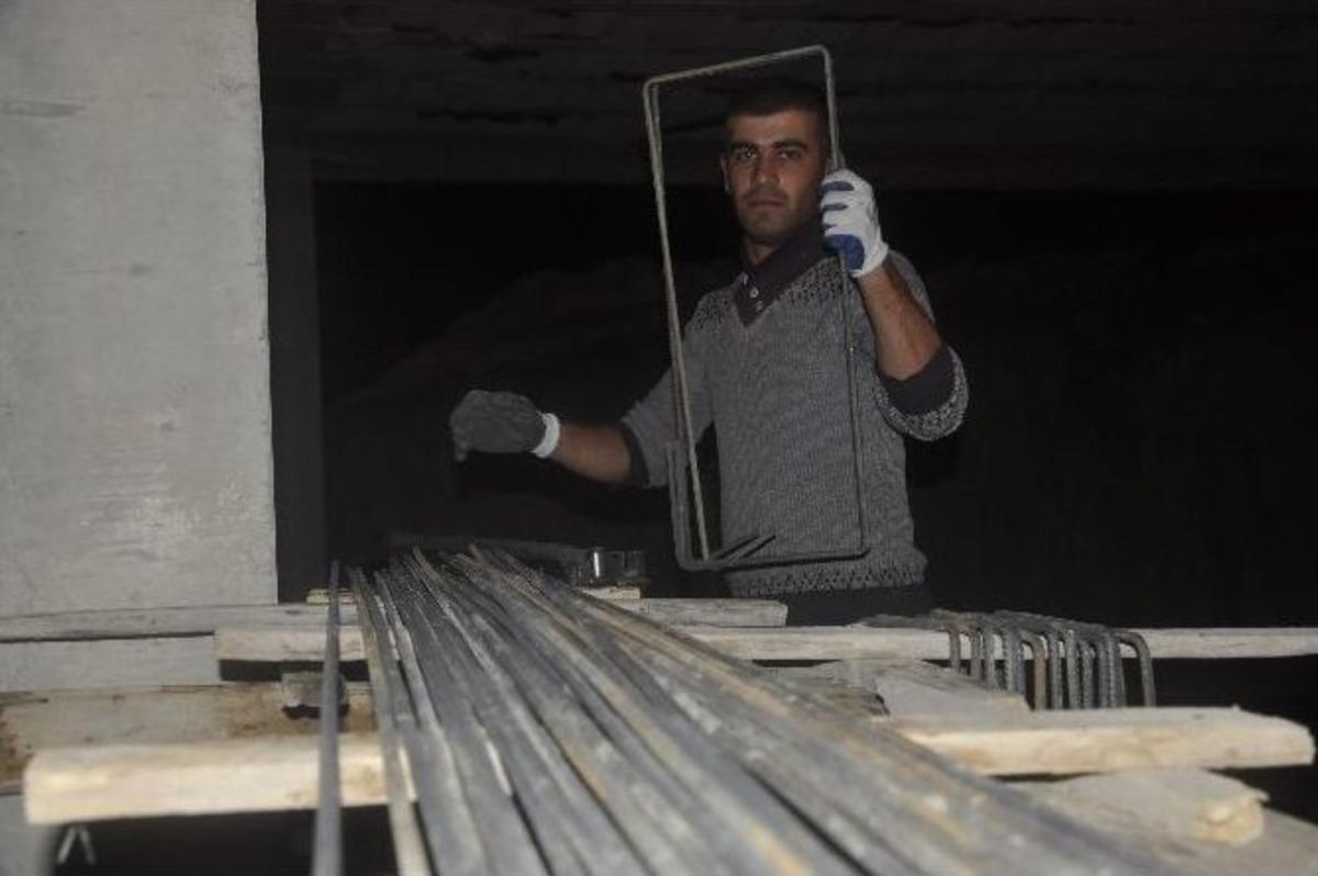 Şırnak'ta İnşaat İş&ccedil;ileri İftardan Sonra &Ccedil;alışıyor