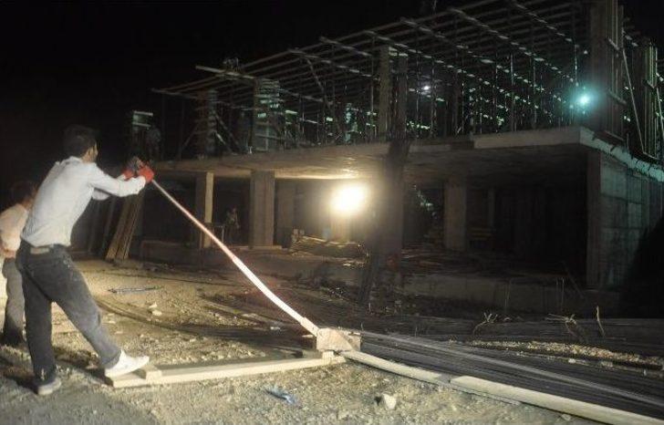 Şırnak'ta İnşaat İşçileri İftardan Sonra Çalışıyor G5