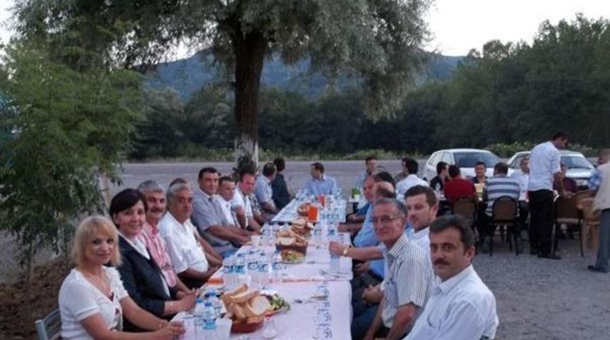 Saltukova Belediye Personeli İftarda Bir Araya Geldi