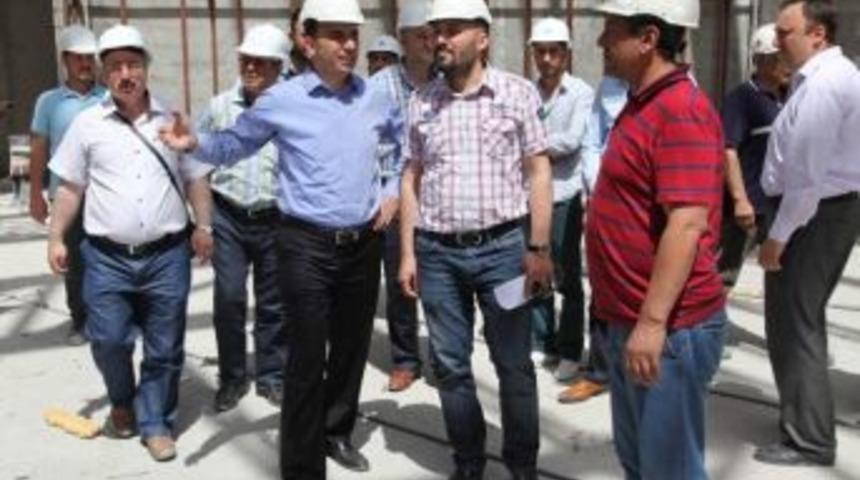 Sel&ccedil;uklu Kongre Merkezinin Yapımı S&uuml;r&uuml;yor