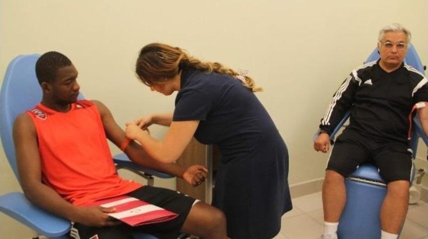 Kardemir Karab&uuml;kspor&rsquo;da Futbolcular Sağlık Kontrol&uuml;nden Ge&ccedil;ti