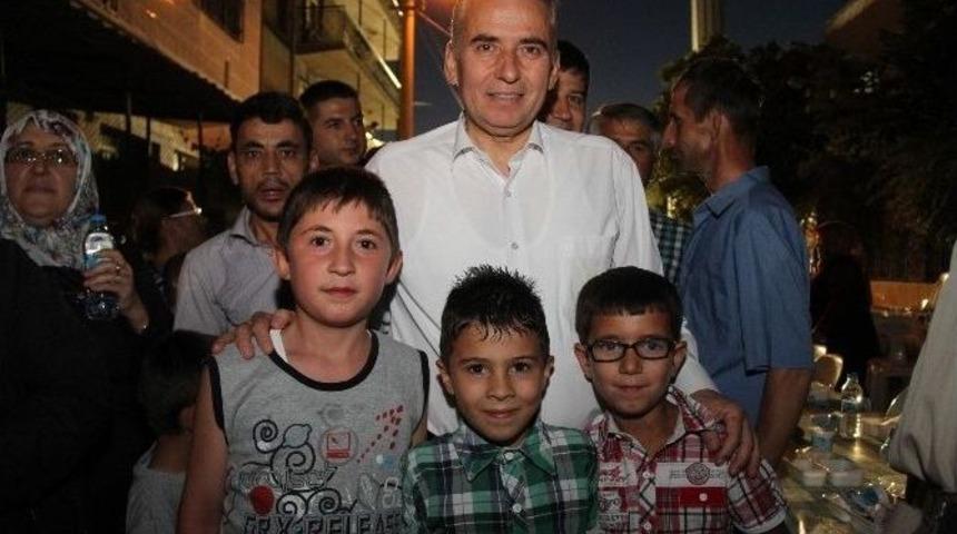 Başkan Zolan, İftarı Vatandaşlarla Yapıyor