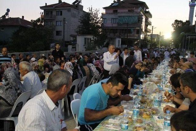 Başkan Zolan, İftarı Vatandaşlarla Yapıyor