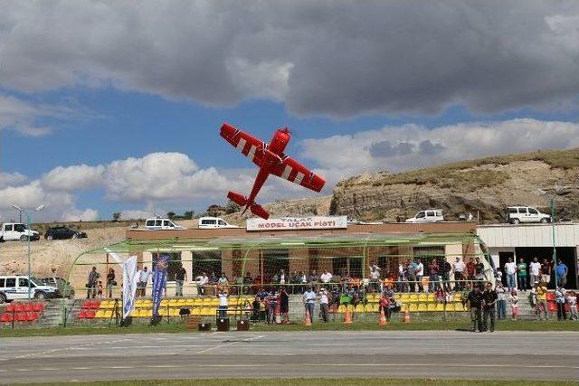 Model U&ccedil;ak Şampiyonasında Kupalar Sahiplerini Buldu 1