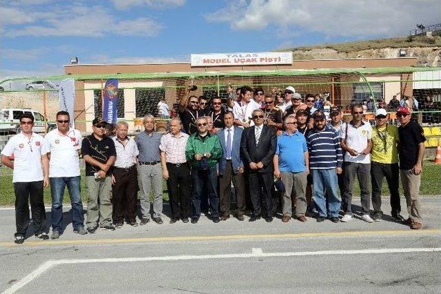 Model U&ccedil;ak Şampiyonasında Kupalar Sahiplerini Buldu 2