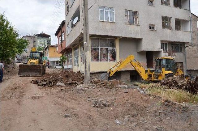 B&uuml;nyan Belediye Başkanı Şinasi G&uuml;lc&uuml;oğlu &Ccedil;alışmaları Yerinde İnceledi 1