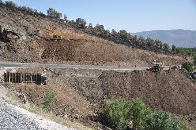 İki Yıl Önce Çöken Yol Yapılıyor