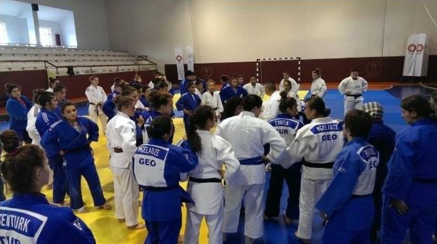 G&uuml;rcistan Judo Bayan Milli Takımı Trabzon&rsquo;da Kamp Yapıyor