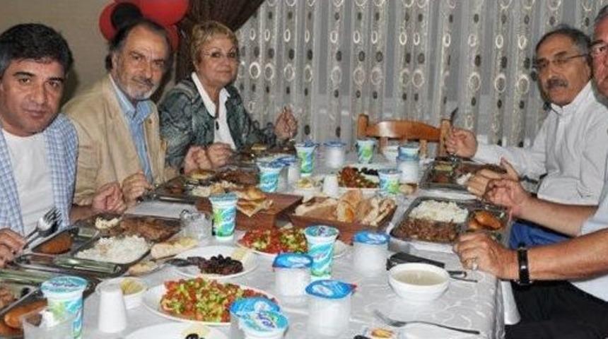 Erzurumlular Kartal’da İftar Yemeğinde Buluştu