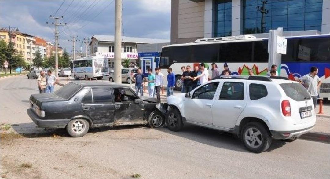İneg&ouml;l&rsquo;deki Trafik Kazalarında 1 Kişi &Ouml;ld&uuml;, 5 Kişi Yaralandı