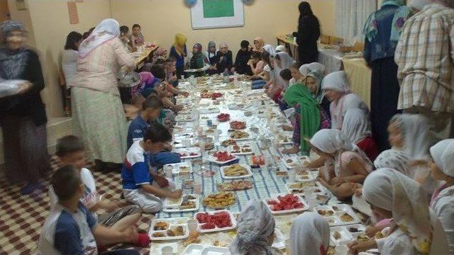 Kur’an Kursu Öğrencileri Sevgi Evinde İftar Yaptı