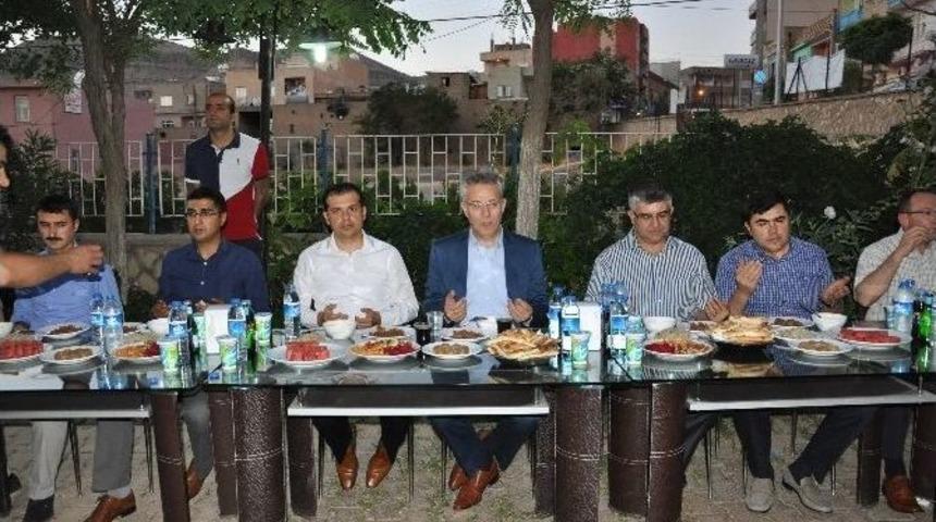 Mardin Valisi Taşkesen Derik'te İftar Programına Katıldı