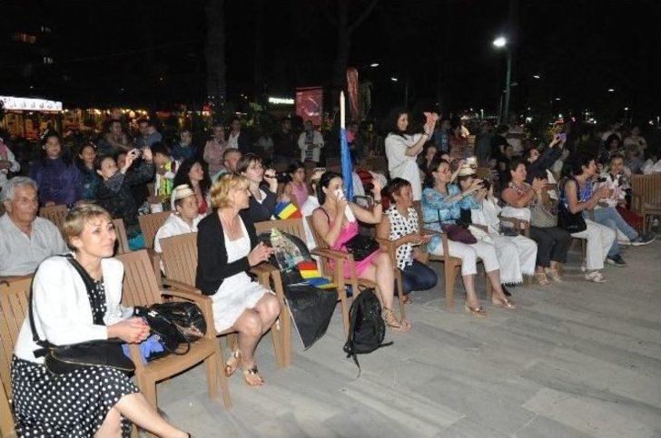 Edremit’te Halk Oyunları Gösterisi G1