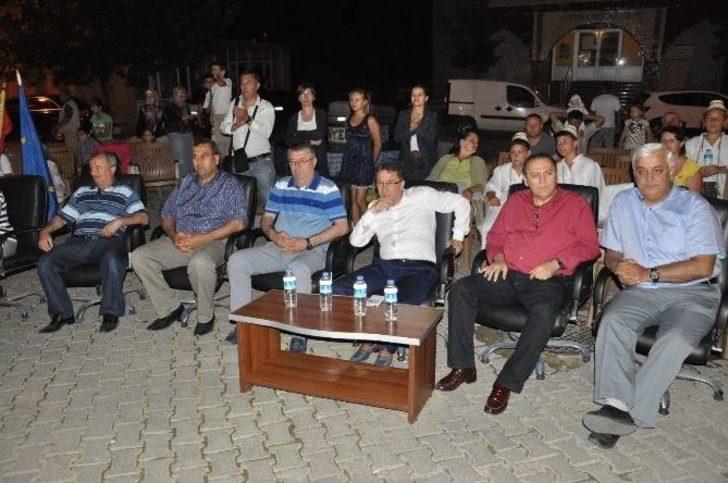 Edremit’te Halk Oyunları Gösterisi G4