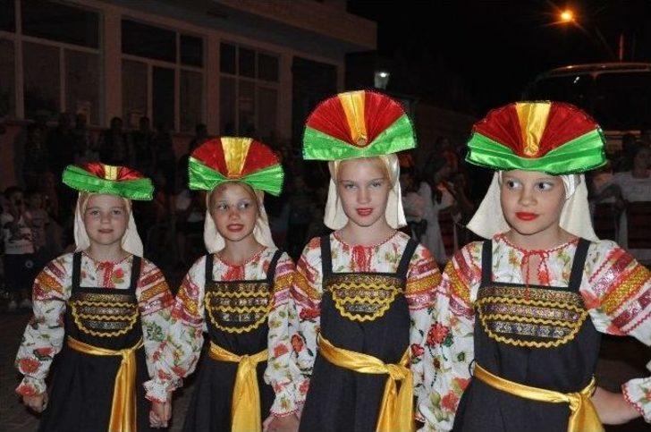 Edremit’te Halk Oyunları Gösterisi G5