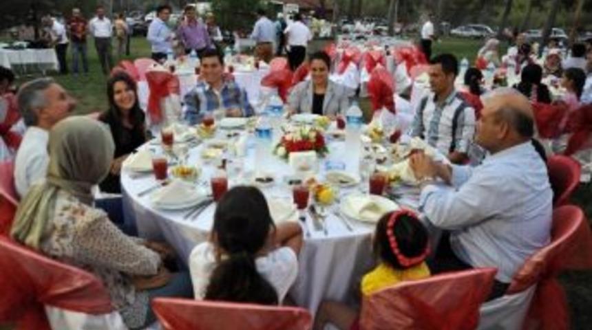 Kepez Meclis &Uuml;yeleri İftarda Bir Araya Geldi