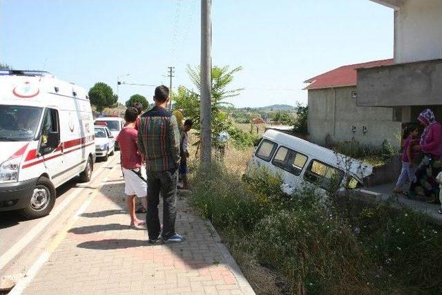 Otomobil Evin Bodrum Katına Çarptı